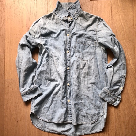 Madewell Tops - *MOVING MAKE AN OFFER* Madewell Chambray Shirt